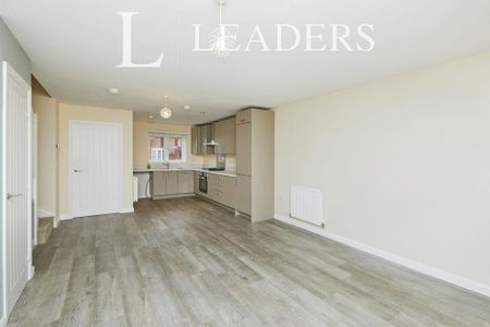 3 bedroom semi-detached house to rent - Photo 2