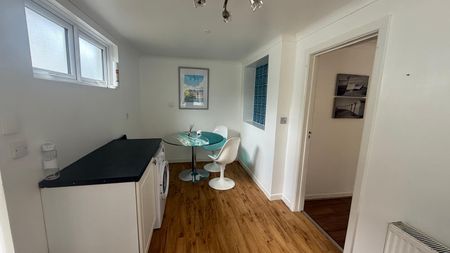 1 Bedroom Apartment - Garden - Photo 4