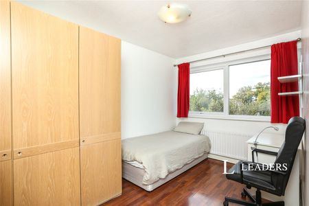 4 bedroom house to rent Westgate Road, BR3 - Photo 3