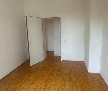 Bezugsfertige Vierraumwohnung mit Balkon, Parkett und Einbauküche, ... - Foto 4