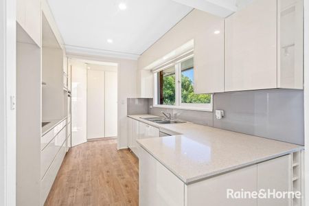 10 Sandra Crescent, Roselands, NSW 2196 - Photo 5