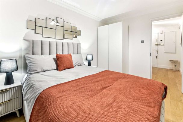 A light and modern three-bedroom, two-bathroom apartment on the second floor (with lift) of a modern development on Drayton Gardens SW10. - Photo 1