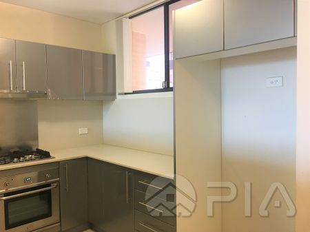 Leasing Opportunity: Spacious 1-Bedroom Apartment in North Strathfield - Photo 4