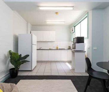 5 Bedroom Apartment - Photo 2