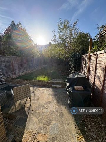 2 bedroom flat to rent - Photo 4