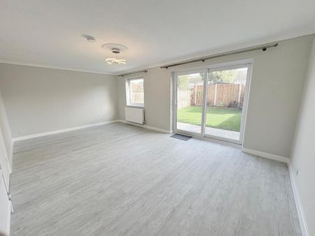 4 bedroom detached house to rent - Photo 2