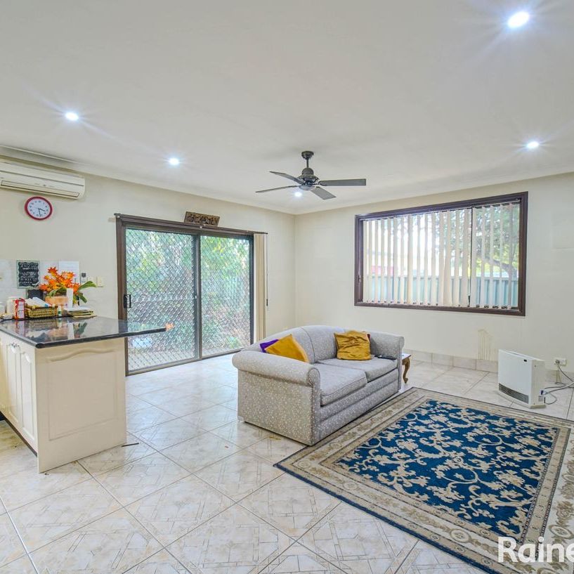 DEOPSIT TAKEN - Three Bedroom Home Ideal Location - Photo 1