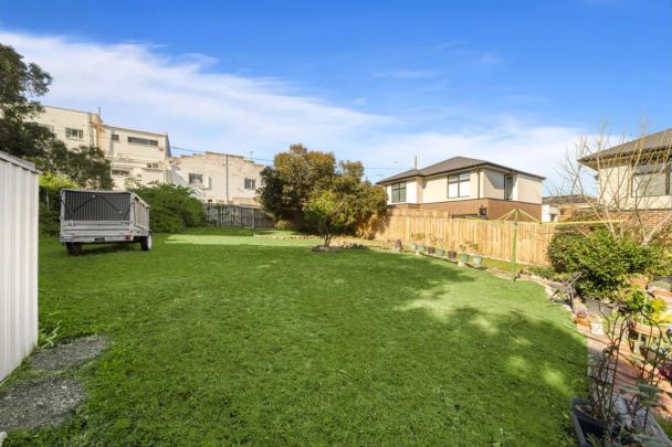 Family Comfort in a Quiet Pocket, Close to Shops & Schools - Photo 1