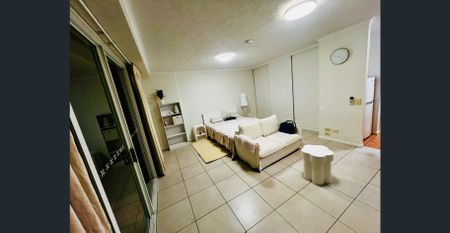 spacious one bed unit close to everything one week rent free - Photo 3