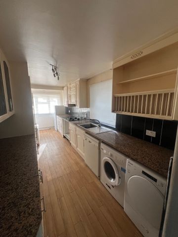 Elgar Avenue, Surbiton - Photo 3