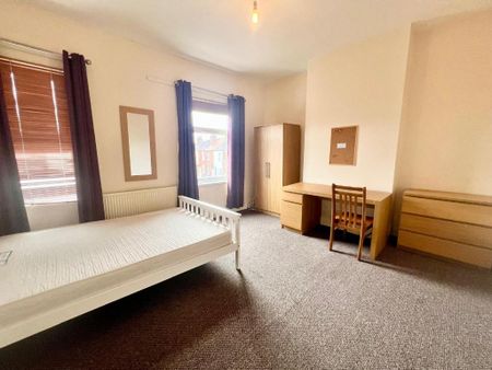 4 bedroom terraced house to rent - Photo 2