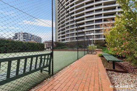 Spacious Two-Bedroom Apartment in Prime Acton Location - Photo 2