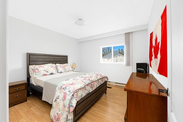 For Lease - 8 58th Street, Wasaga Beach, Ontario - Photo 1