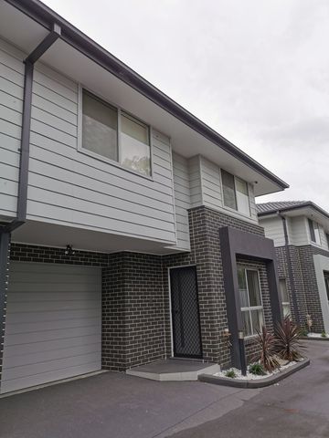 BEAUTIFUL FAMILY HOME - Photo 3