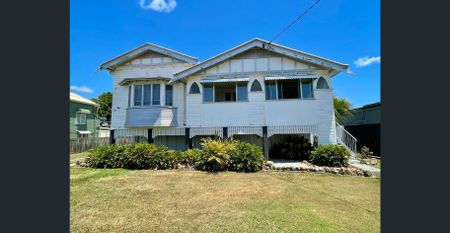 Charming Highset Queenslander - Great Location! - Photo 3