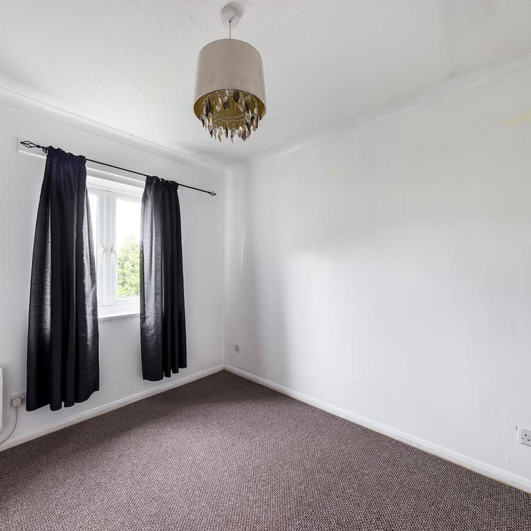 2 bedroom end of terrace house to rent - Photo 1