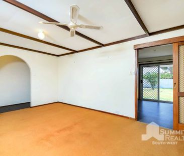 IDEALLY LOCATED FAMILY HOME - Photo 4