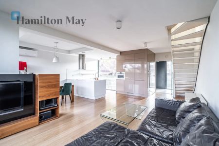 Komfortowy, nowocześnie urządzony dom z parkingiem i dużym tarasem położony na Woli Justowskiej - Zdjęcie 2