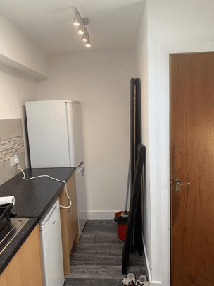 Self contained studio flat close to ilford station- 900 pcm -dss accepted - Photo 1