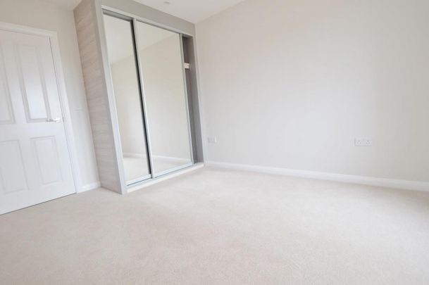 61 Chalvey Road East, Slough, Berkshire,SL1 - Photo 1