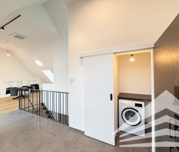 Spektakuläre DG-Wohnung: Klimatisiert, 2 Bäder, 5 Zimmer mit 19 m² ... - Photo 2