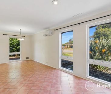 “Lovely Spacious Family Home” - Photo 6