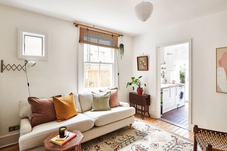 2 Bed Maisonette, St. John's Road, N15 - Photo 2