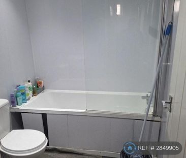 1 bedroom in a flat share to rent - Photo 5