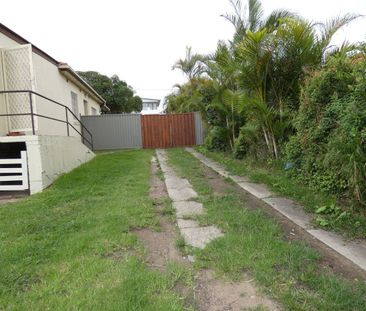 3 BEDROOM FAMILY HOME - Photo 4