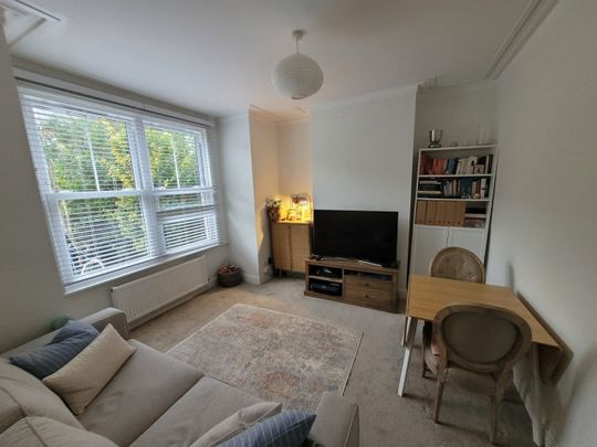 2 Bed Maisonette, London, W12 - Photo 1