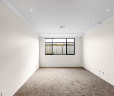 Beautifully Renovated 4-Bedroom Home - Ready for Lease! - Photo 3