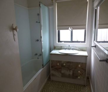 Close to town - Photo 6