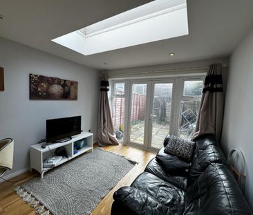 1 bedroom in a house share to rent - Photo 4