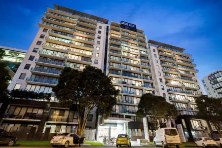 Spacious, Bright and Perfectly Positioned Apartment! - Photo 3