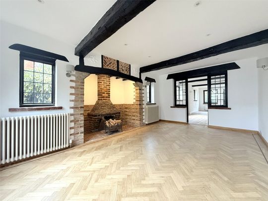 Brookmans Avenue, Brookmans Park - Photo 1