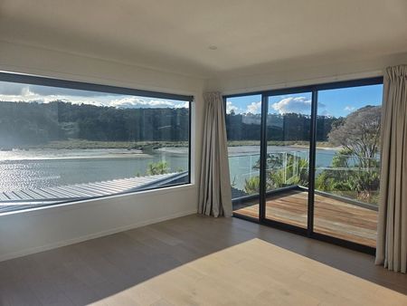 Stylish 2BR Flat with Estuary Views - Photo 2