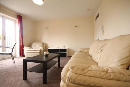 Blackfriars Court, City Centre - Photo 3