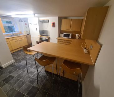 5 Bed - 11 Stanmore Street, Burley, Leeds - LS4 2RS - Student - Photo 6