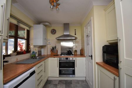 3 bedroom detached house to rent - Photo 5