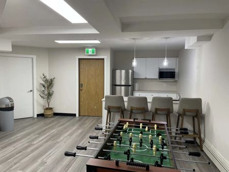 - 2 Bedroom at Lakewood Manor - Photo 4