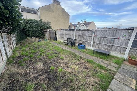 2 bedroom terraced house to rent - Photo 4