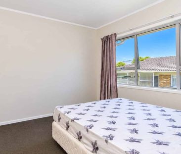 Lovely 2 bedroom unit - Photo 2