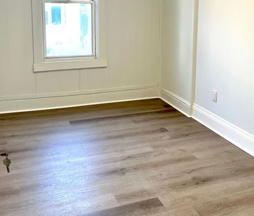 For Lease - 275 Main Street Unit# Upper, Hamilton, Ontario - Photo 1