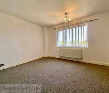 Flat To Rear Chadderton Reform Club, Middleton Road, Chadderton, Oldham, OL9 - Photo 5