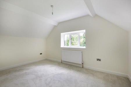 4 bedroom detached house to rent - Photo 4