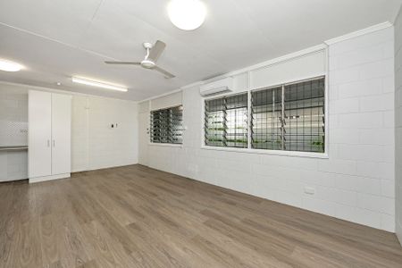 2/8 Primrose Street, North Ward. - Photo 4