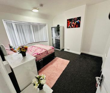 1 bedroom in a house share to rent - Photo 1