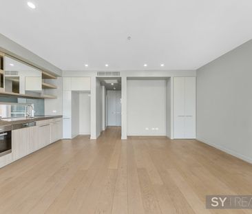 1 Bedroom apartment with HUGE balcony - Photo 2