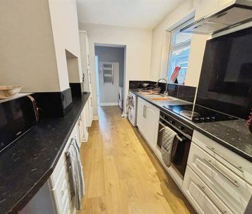 3 bedroom terraced house to rent - Photo 5