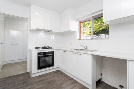 Stunning fully renovated 2 bedroom home unit - Photo 4